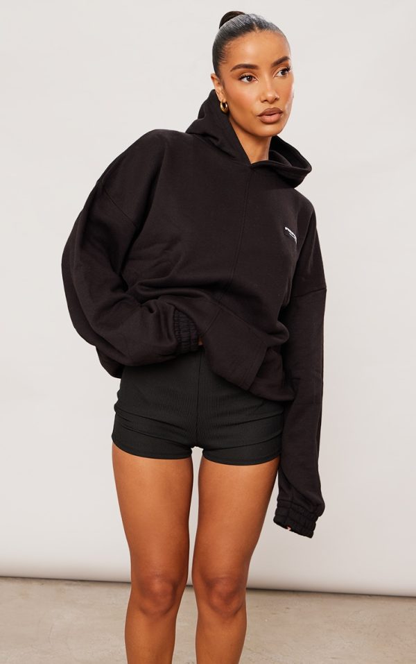 0152ab2f328090ddd82876bf626436c69cf6ae45_CNG1276_1_black_badge_detail_oversized_hoodie