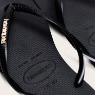 0232a1a680a50a5d5596a1877076f2721403ec61_CNM1903_3_black_havaianas_slim_logo_metallic_flip_flops