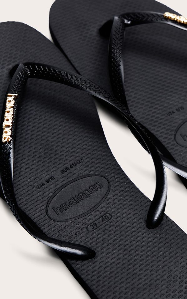 0232a1a680a50a5d5596a1877076f2721403ec61_CNM1903_3_black_havaianas_slim_logo_metallic_flip_flops