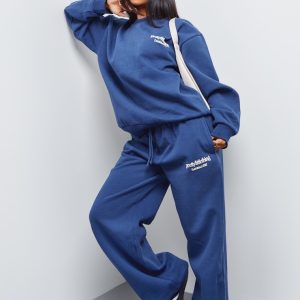 PRETTYLITTLETHING Petite Navy Premium Print Straight Leg Joggers