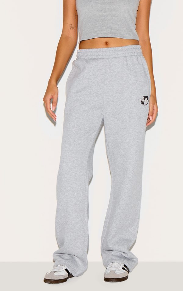 05a1dcc761f1c3ea5c6f13f5df405aacb2640c34_CNF8465_2_prettylittlething_ash_grey_logo_embroidered_wide_leg_joggers