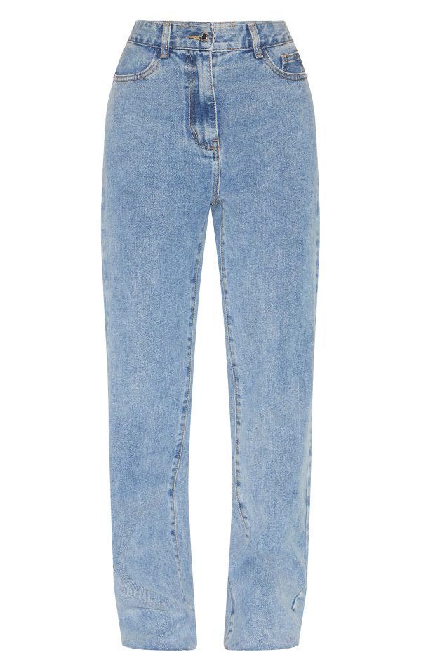 05e34111137caac193168b978b92d382ae4fd103_CMM6720_5_prettylittlething_petite_light_blue_wash_long_leg_straight_jeans