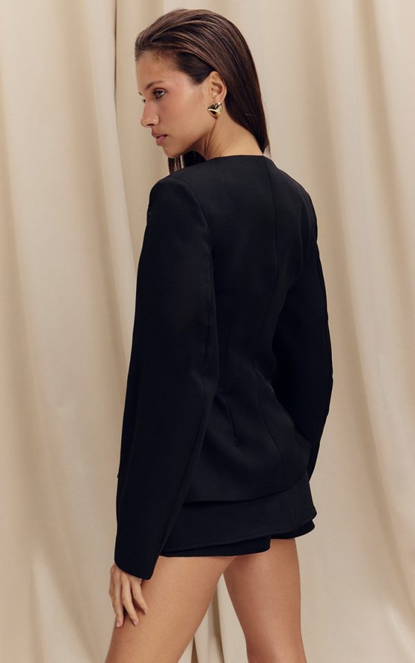 072712f78a9cfff264319cf6c3a1003463a963bd_CNM2911_2_black_woven_tailored_skort