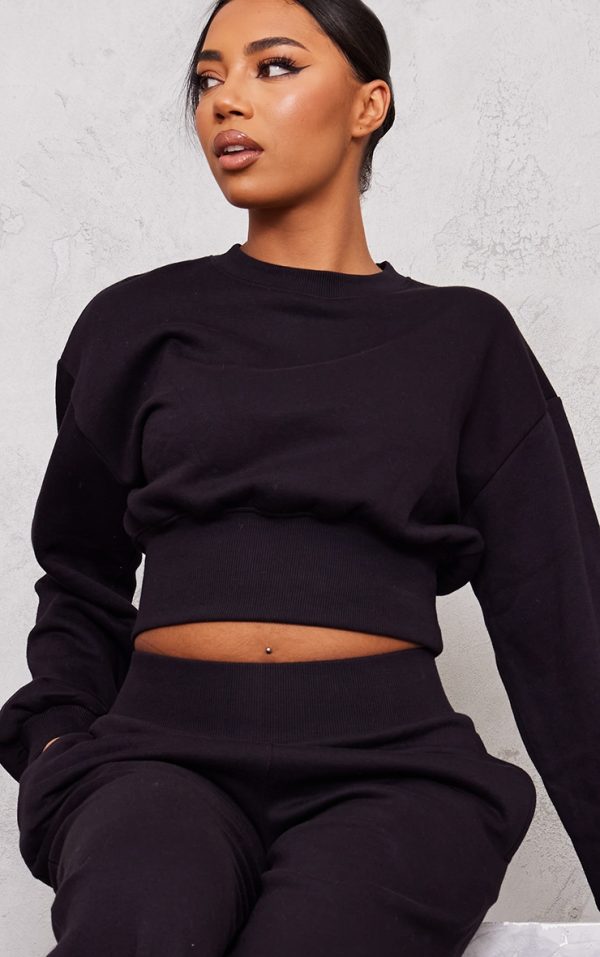 0a157b1f33af0f979c27b2fc98eb3085f9afca0b_CNG6014_4_tall_black_cropped_oversized_sweatshirt