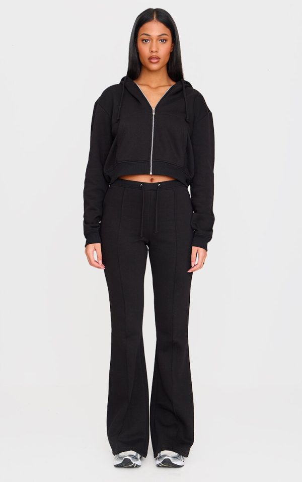 0b29adbf92fb198602dc3427639a4ed2c936bd16_CNL8290_1_tall_black_slim_fit_seam_detail_flare_joggers