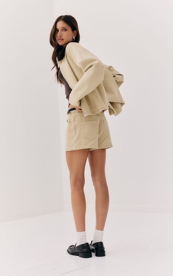 0bbbbfef6ef00570237492d3d07b0143b66fc439_CNL8115_3_beige_high_waist_denim_hot_pants