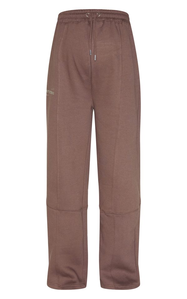0c22d79be24dd80b0a79cc9c572239d4eeebbeee_CNG6167_5_prettylittlething_maternity_chocolate_logo_wide_leg_joggers