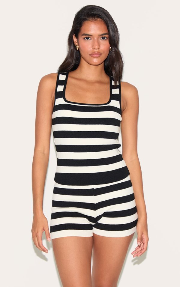 15e02f8694e8b0f9962f84ea612b190e3eb78b7d_CNN2717_4_white_striped_knit_shorts