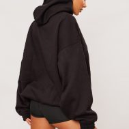 1647209cc4d244465f08ec9de19568e92521cbcd_CNG1276_2_black_badge_detail_oversized_hoodie