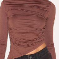 187f580674c2a496ac5ef630b4a6827ccbd6b481_CNM3777_4_mocha_ruched_detail_asymmetric_hem_long_sleeve_top