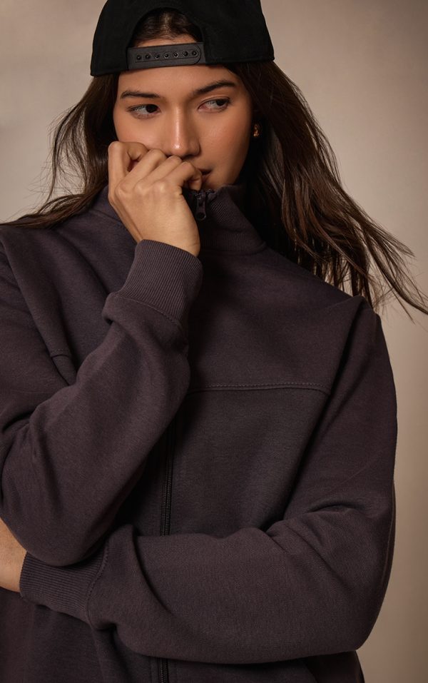 1e5733741a47ecd1854daa843aa6c7e76a8aec3b_CNF7115_1_charcoal_seam_detail_zip_through_track_top