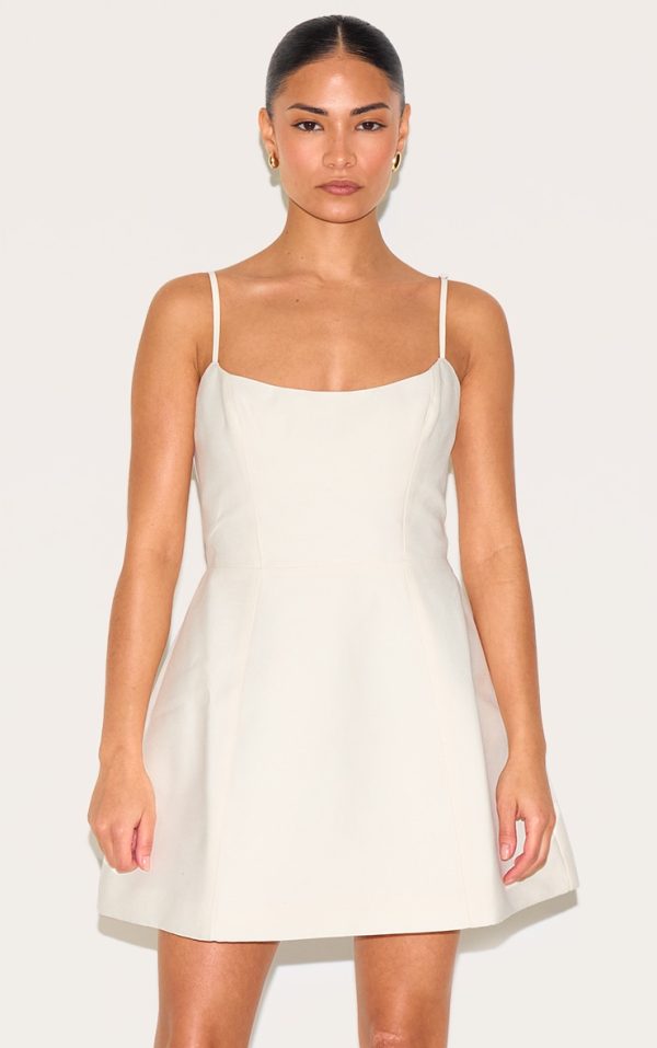 1f8887e94e8c8520c40c3cee6a62aa21520e5fe9_CNL9169_1_petite_white_structured_shift_dress