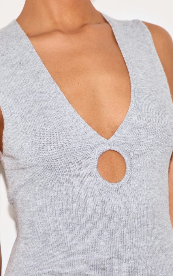 213e6aa50d7673409ed6e04857f320932f873fd1_CNL6081_4_ash_grey_soft_knit_plunge_detail_crop_top-1