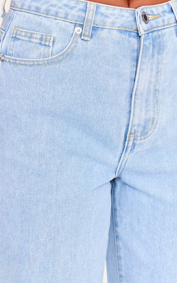 266e68674973a583f7964a67c6217b95ceec81ee_CNL6139_4_prettylittlething_light_blue_wash_high_waist_mom_jeans