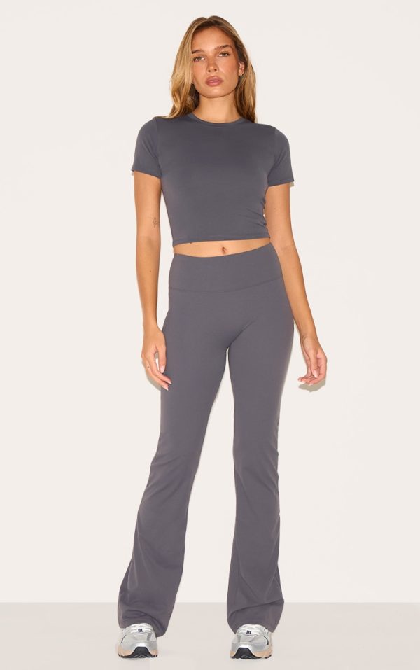 2814554af0cafdc2932bc6df3a058846a9dfa4b7_CNL6918_3_charcoal_sculpt_short_sleeve_crop_gym_top-1
