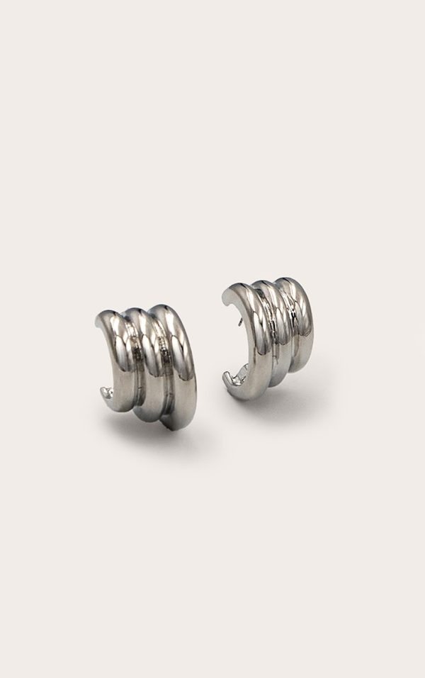29a5811346d6ef5f7673eb72960c03fc5c1feb85_CNM0662_2_silver_ribbed_oversized_statement_earrings