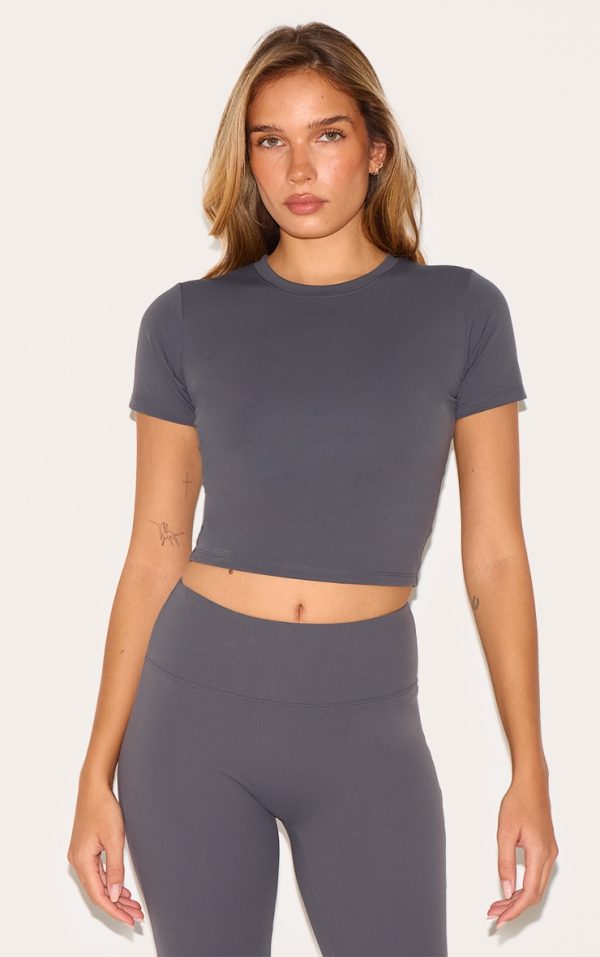 2aa3e78a85fe39894b7fcd9cedc6d8168da79580_CNL6918_1_charcoal_sculpt_short_sleeve_crop_gym_top-1