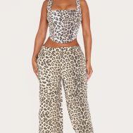 2b6606fc9d2daae60670fd2b7458e0160976657b_CNL0669_1_shape_leopard_denim_wide_leg_jeans