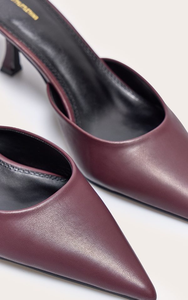2dca5bb68d5a036b0d154df06fd836aaa235902b_CNJ8461_4_burgundy_pu_point_toe_mid_heeled_mules