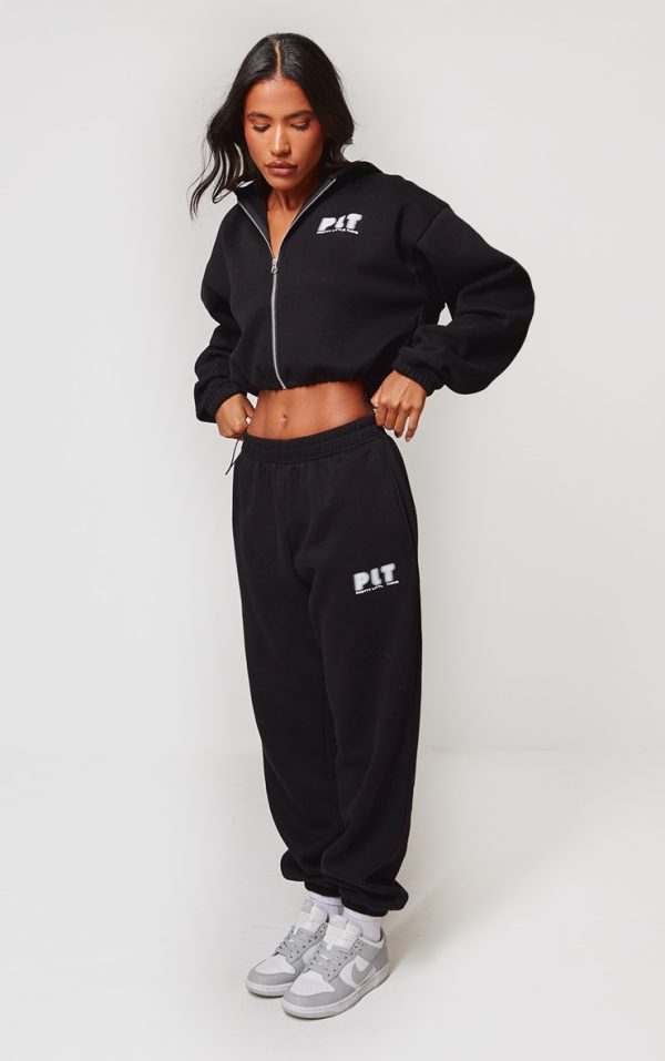 2e8bbab65ceb361d035dc922c98bbf1015bf181f_CNK1544_3_prettylittlething_black_elasticated_hem_zip_up_hoodie