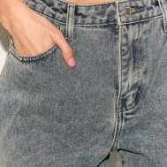 3c695f2eaa99bc605100d44ec6b6d5776ded6ad6_CNM0948_4_vintage_mid_rise_straight_leg_jeans
