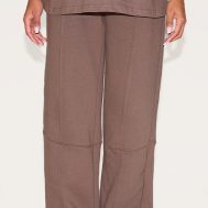 430750e63bda6fcafd45b4a5e1d79275380b1086_CNG6167_2_prettylittlething_maternity_chocolate_logo_wide_leg_joggers