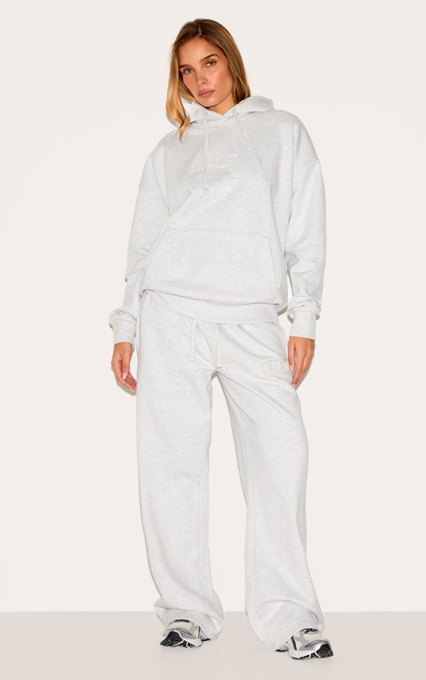 47a692b40ff7c39160e279a284bf692f85b8215d_CNM4817_3_ash_grey_prettylittlething_premium_embossed_oversized_hoodie