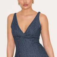 47afdfe7e0a5134df6e22e0a0f37bf4faeb95232_CNL7944_4_navy_pinstripe_plunge_denim_crop_top