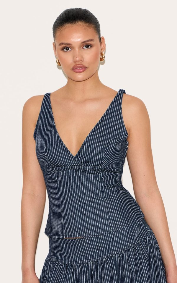 47afdfe7e0a5134df6e22e0a0f37bf4faeb95232_CNL7944_4_navy_pinstripe_plunge_denim_crop_top