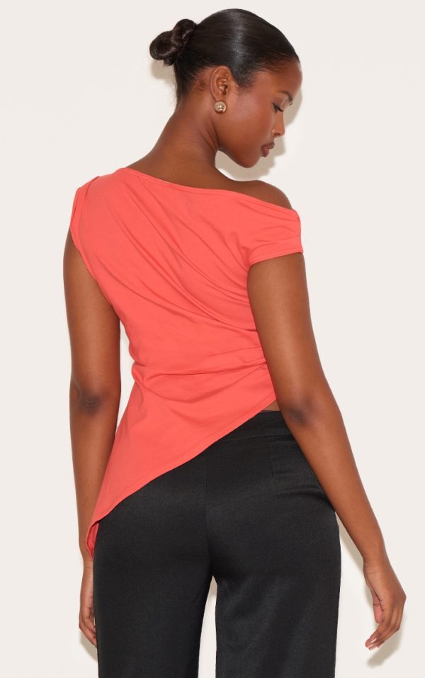 47d577a842190efa475bced9d0b17f78e42780c0_CNM9066_2_red_asymmetric_shoulder_extreme_longline_top