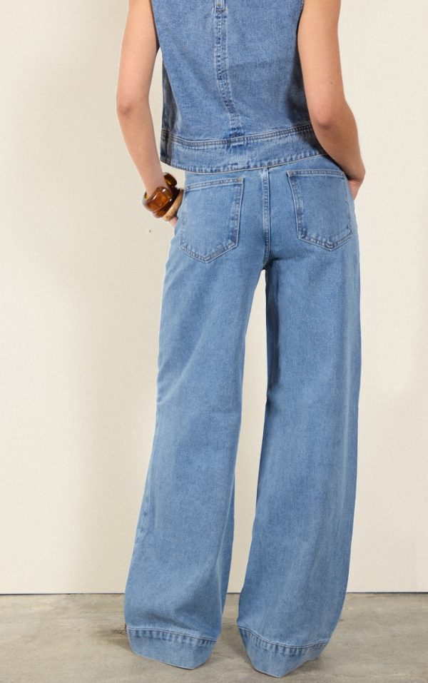4816a39ae5042642293cfc3b9cd914ce43da371f_CNL7803_3_mid_blue_wash_seam_detail_wide_leg_jeans