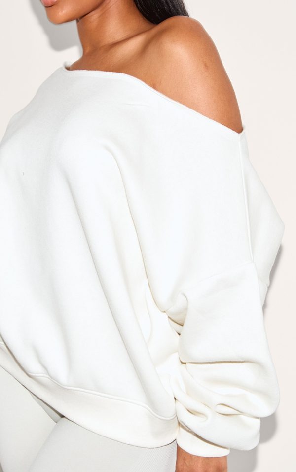 482759f34867469bdbd55fd621a35d3653fa4017_CNM0953_4_shape_cream_sweat_raw_edge_slouch_sweatshirt