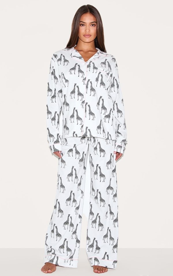 4959361dd284b451ba4766d08525f6d91ff35eaa_CNL9752_1_white_giraffe_print_jersey_piping_detail_long_pj_set