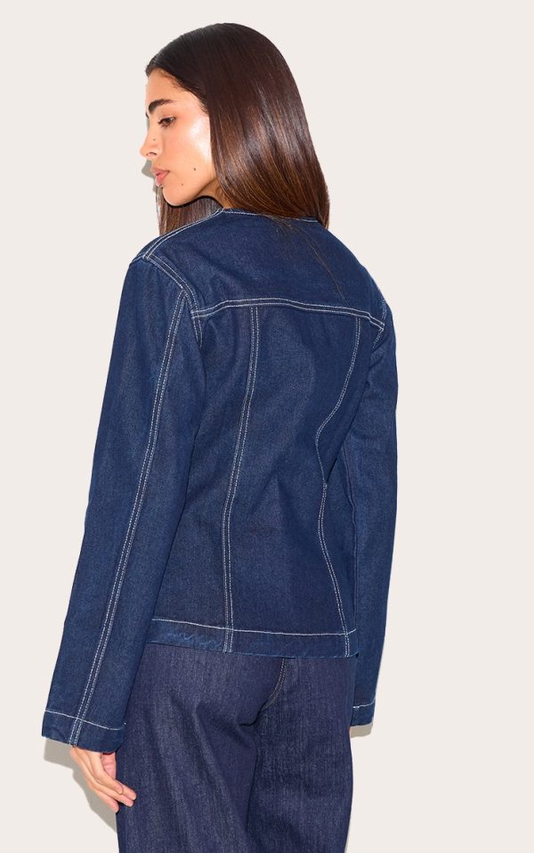 4fbc5c6884b7904265be08e81ee488e5cc8313f7_CNL6325_2_light_indigo_cinched_long_sleeve_denim_jacket