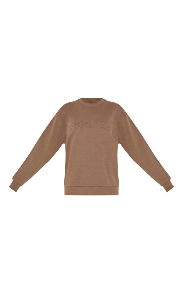 51d6587fad685e22b892b7f07284652e37f411ab_CNM0206_5_taupe_premium_norway_embossed_sweatshirt