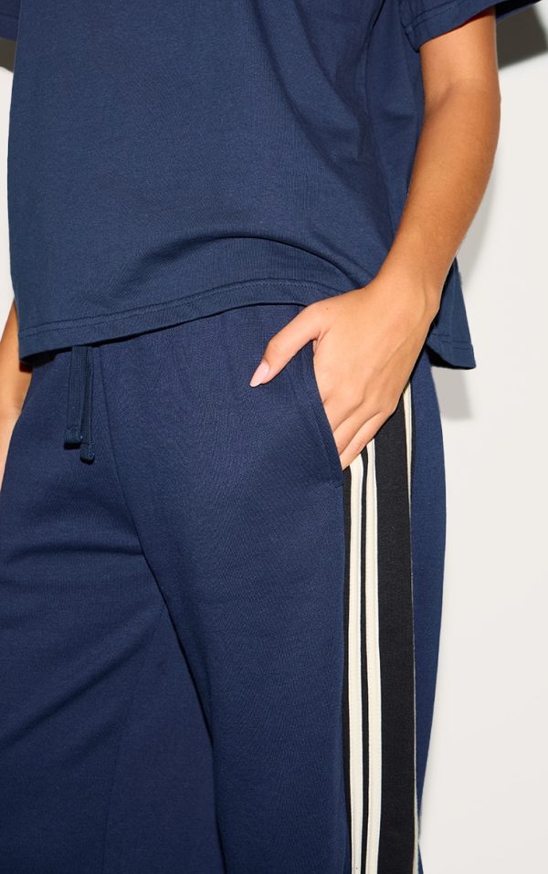 52bf504e8d3896000cb572a5c93f9e8c1c407fcc_CNL7889_4_navy_contrast_stripe_detail_wide_leg_joggers