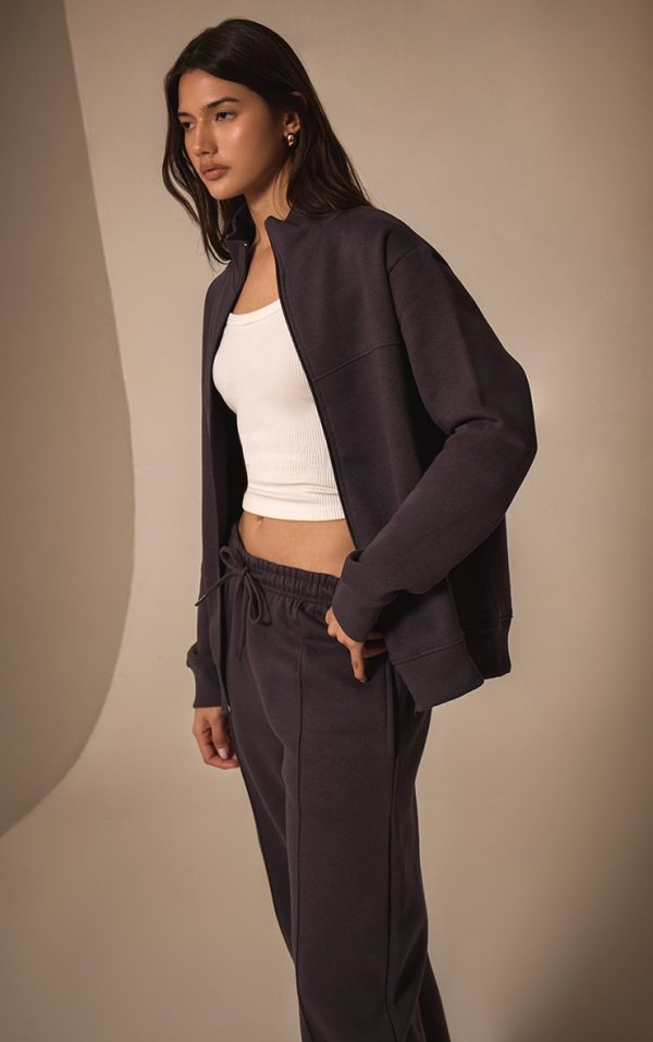 5a96256d81de7d77b754298ff0e60a09afbac9c1_CNF7115_4_charcoal_seam_detail_zip_through_track_top
