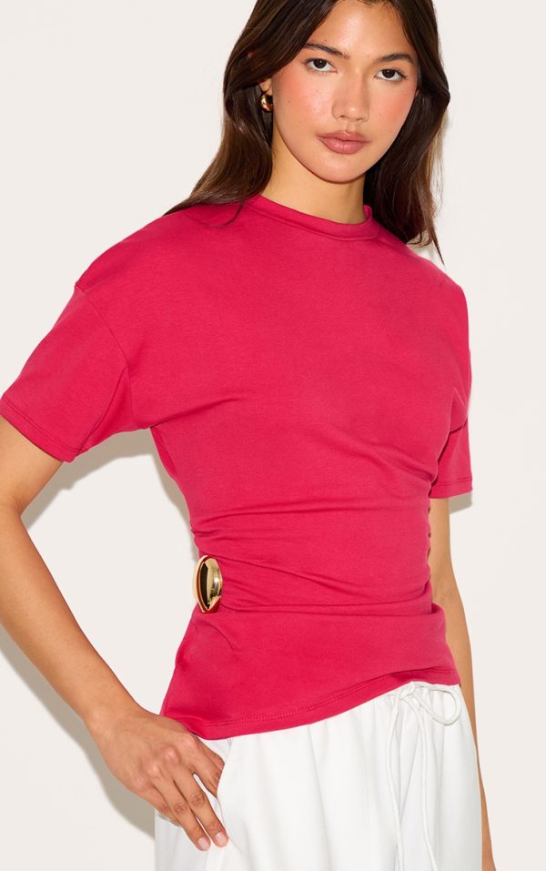 5dd47ad028f45c14528f8be9a88094f514ee4f5a_CNN1210_1_red_trim_detail_asymmetric_hem_t_shirt