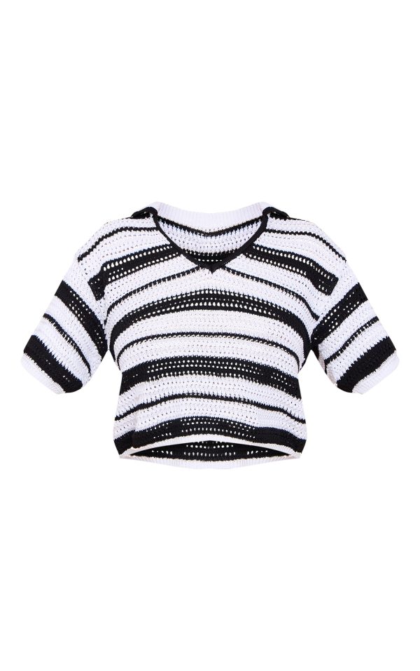 5e69b923e0eb75d243ddcd5ba8bc6533e63347ac_CNL9612_5_monochrome_crochet_stripe_knit_polo_top
