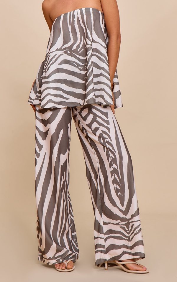 629f0b1617086d534c424f19aa5e1fddd709ae75_CNM8793_2_brown_oversized_zebra_print_trousers
