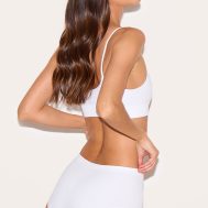 63088f570fa5d9c03324c905b79504e41009d4a6_CNK6345_2_prettylittlething_white_woven_badge_seamless_bralette