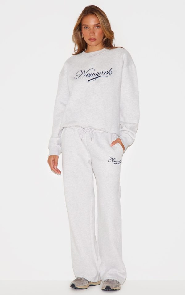 663b593a866bbe4c360129bc754f75f4b3ff1804_CNL9634_3_ash_grey_new_york_embroidered_boxy_sweat