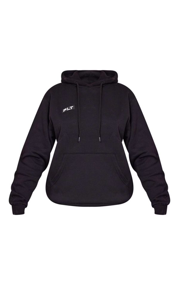 6866368c42c27980b00e1a25a24c2600ddd0f374_CNE5409_5_prettylittlething_logo_black_badge_detail_oversized_fit_hoodie