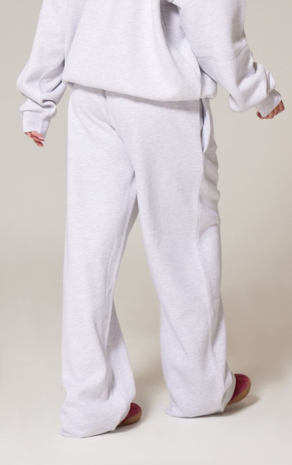 699df90c7358a8ce3477459c8470d19bf5d96c70_CNK1747_3_prettylittlething_ash_grey_premium_embroidered_oversized_wide_leg_joggers