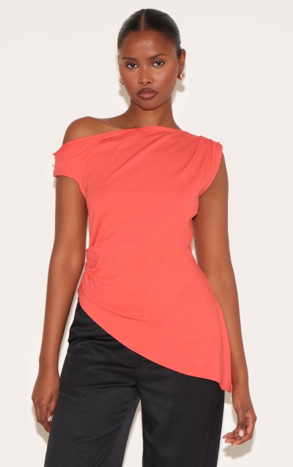 6e70b8c4a9db3fbe6d9a481b05cefa369505ca17_CNM9066_1_red_asymmetric_shoulder_extreme_longline_top