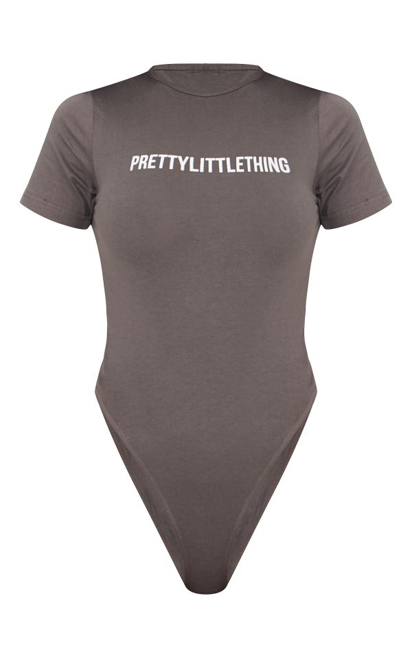 708f11ddd6c64ca19ac56d285099eaf415f51a33_CNF2370_5_prettylittlething_charcoal_logo_short_sleeved_bodysuit