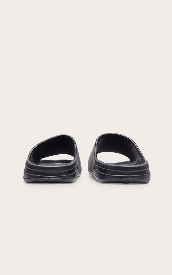 7660fc79b09f08e81ce54a244556353af73d9b93_CMP4736_3_black_rubber_ribbed_sole_sliders