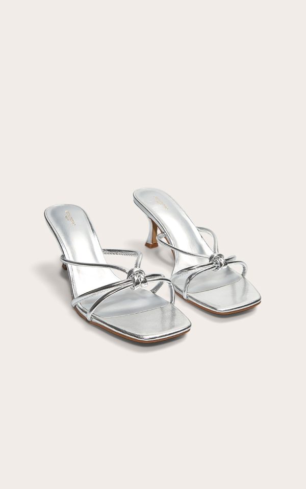 769f9b0b7ebcc7502135843d42894a11b47662f3_CNM0235_2_silver_wide_fit_pu_square_toe_knotted_heel_mules