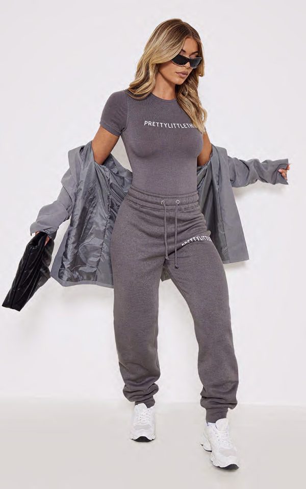 7aba9aa64109ab7eff2a4520c867be2a30267d2d_CNF2370_3_prettylittlething_charcoal_logo_short_sleeved_bodysuit