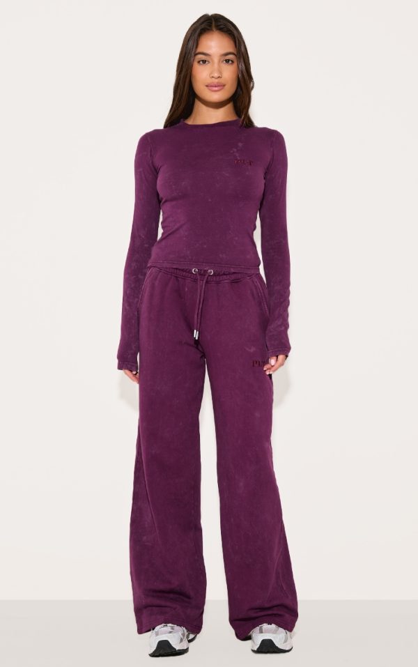 7c93995b5d64e61aed89609b36de91f47242adb5_CNL8058_1_prettylittlething_plum_washed_low_rise_oversized_wide_leg_joggers